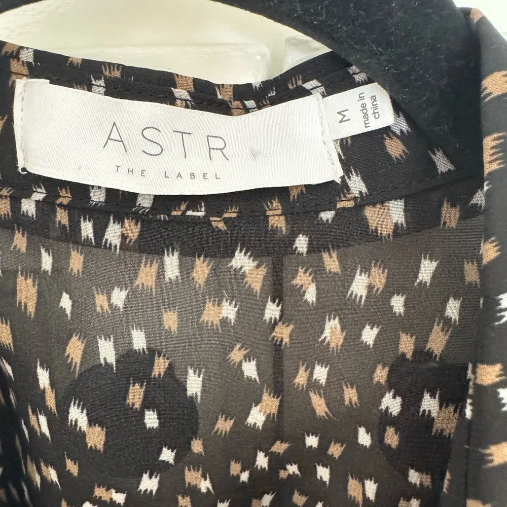 ASTR The Label Geo Print Puff Sleeve Blouse